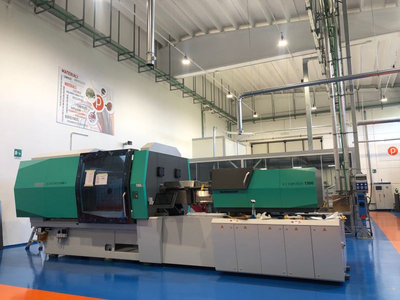 A new Arburg injection moulding machine in Proplast