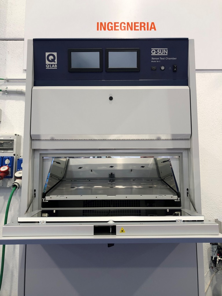 A new Xenotest arrived and was set in Proplast’s technical area: the Q-Lab model Xe-3